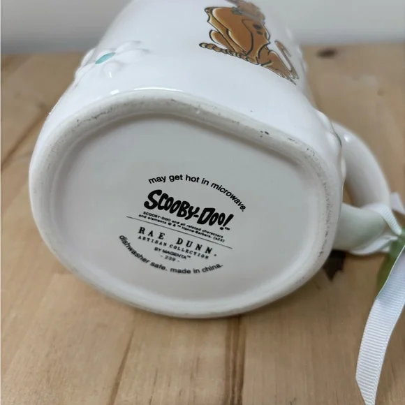 Rae Dunn SCOOBY DOO Mug White with Daisy Decor Double Sided Turquoise Interior - Picture 4 of 4